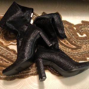 Beautiful Snakeskin Chinese Laundry Boots💥Last 1